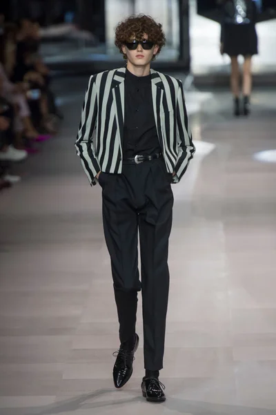 Look 18